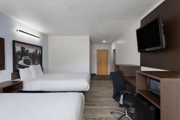 Super 8 by Wyndham Harbison/Parkridge Hospital image 14